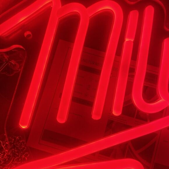 MILWAUKEE LED NEON LIGHT SIGN USB TOOLS MAN CAVE SHED WALL ART DÉCOR NEW IN BOX - Picture 2 of 8